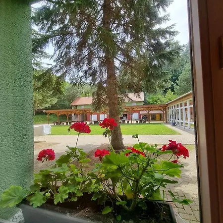 Zoeldsziget Menedek, Rendezveny-es Pihenohaz *