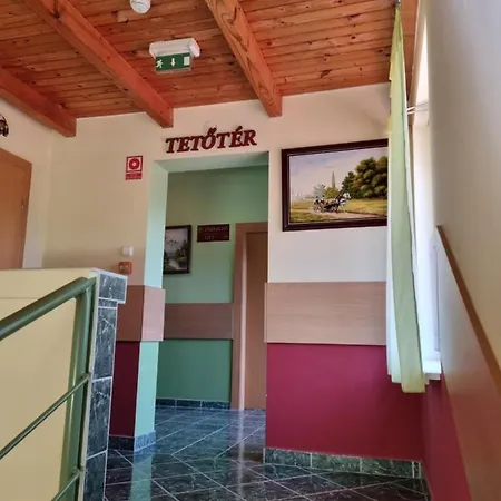 Resort Zoeldsziget Menedek, Rendezveny-es Pihenohaz Barna