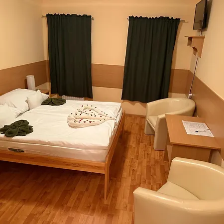 Resort Zoeldsziget Menedek, Rendezveny-es Pihenohaz Barna