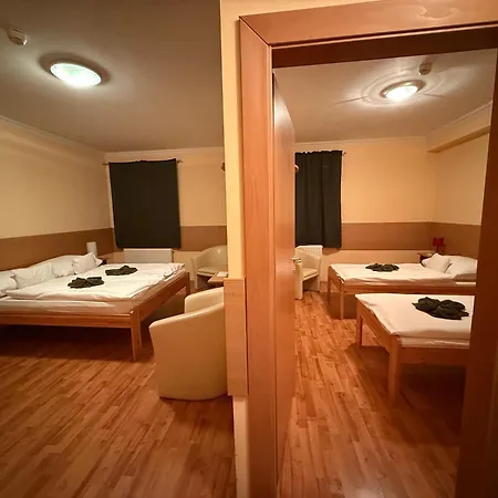 Zoeldsziget Menedek, Rendezveny-es Pihenohaz Bárna